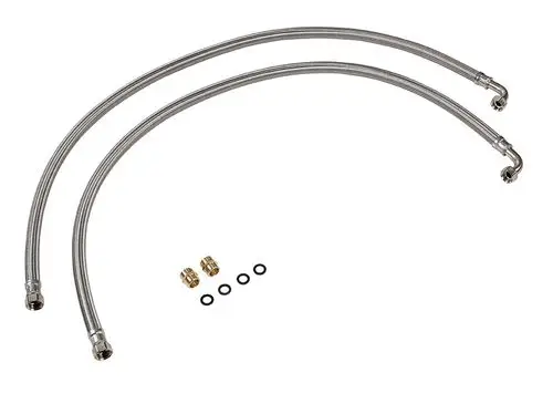 Schlauchset von Grünbeck mit zwei flexiblen Edelstahl-Schläuchen in gerader und 90°-Form sowie den nötigen Verbindungsstücken und Dichtungen.